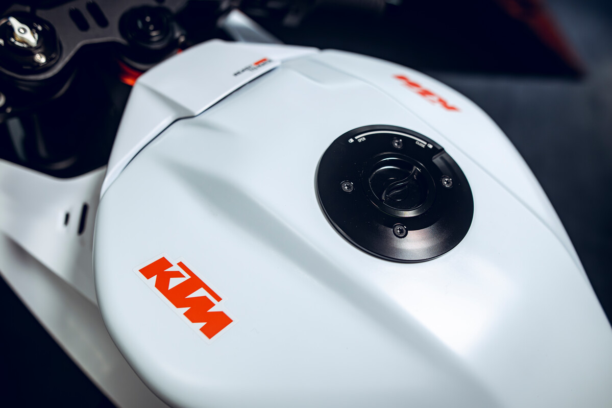 2026 KTM 990 RC R TRACK