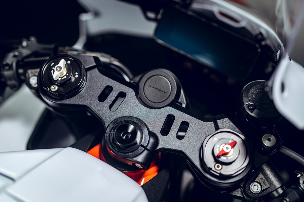 2026 KTM 990 RC R TRACK