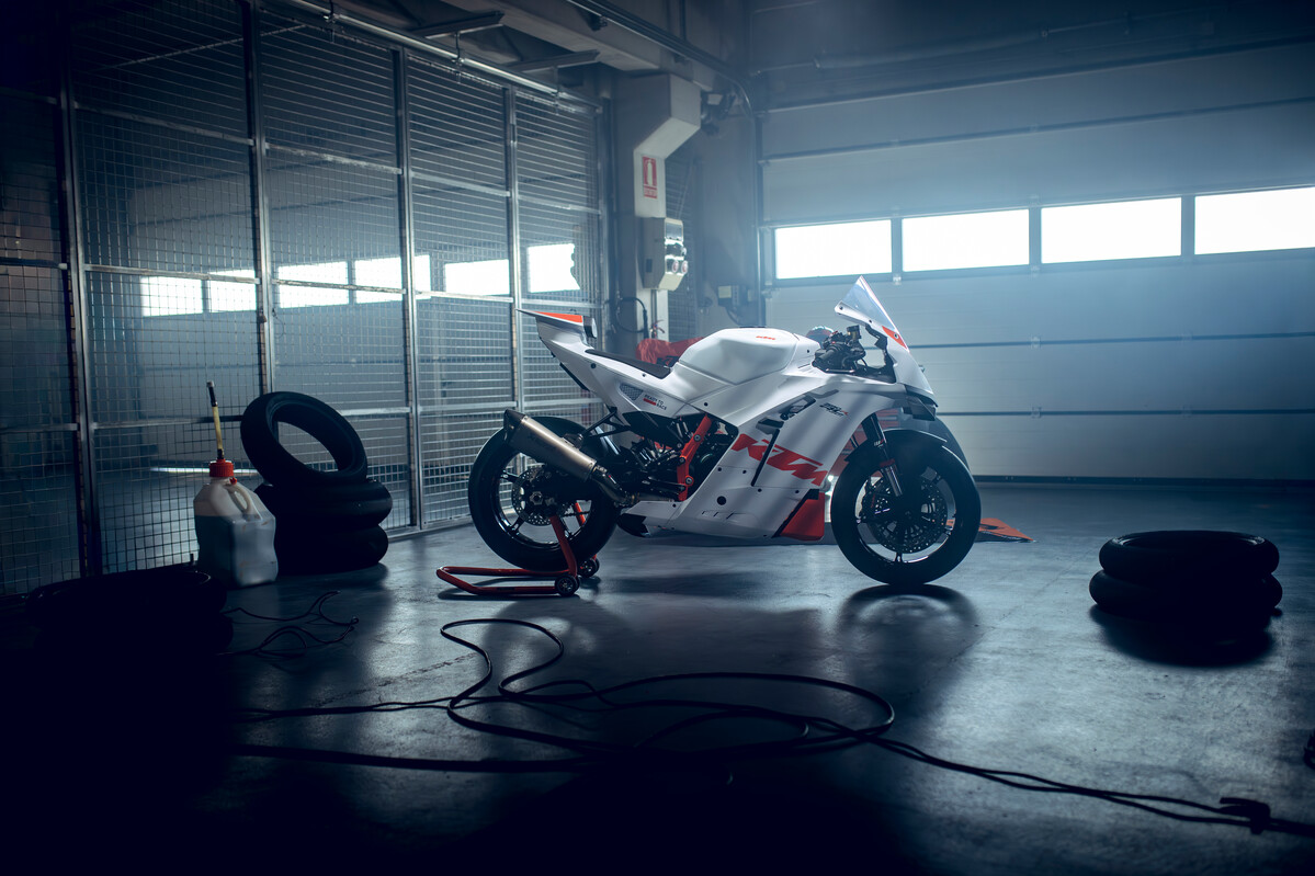 2026 KTM 990 RC R TRACK