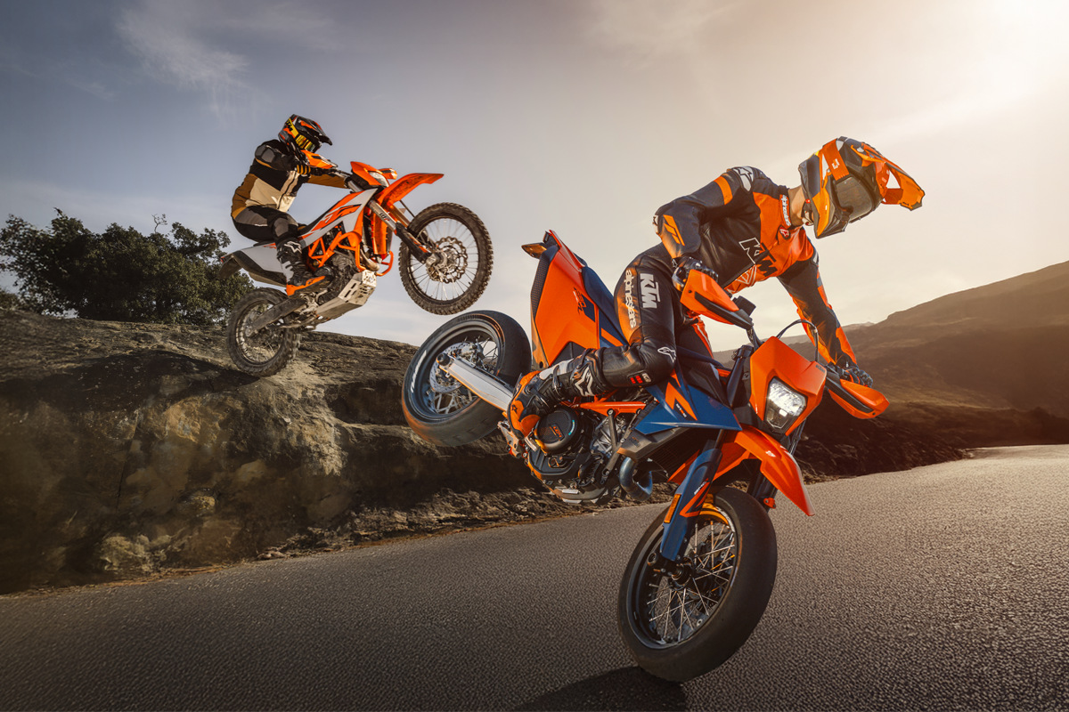 KTM 690 ENDURO RとKTM 690 SMC R（アクセサリー装着車）