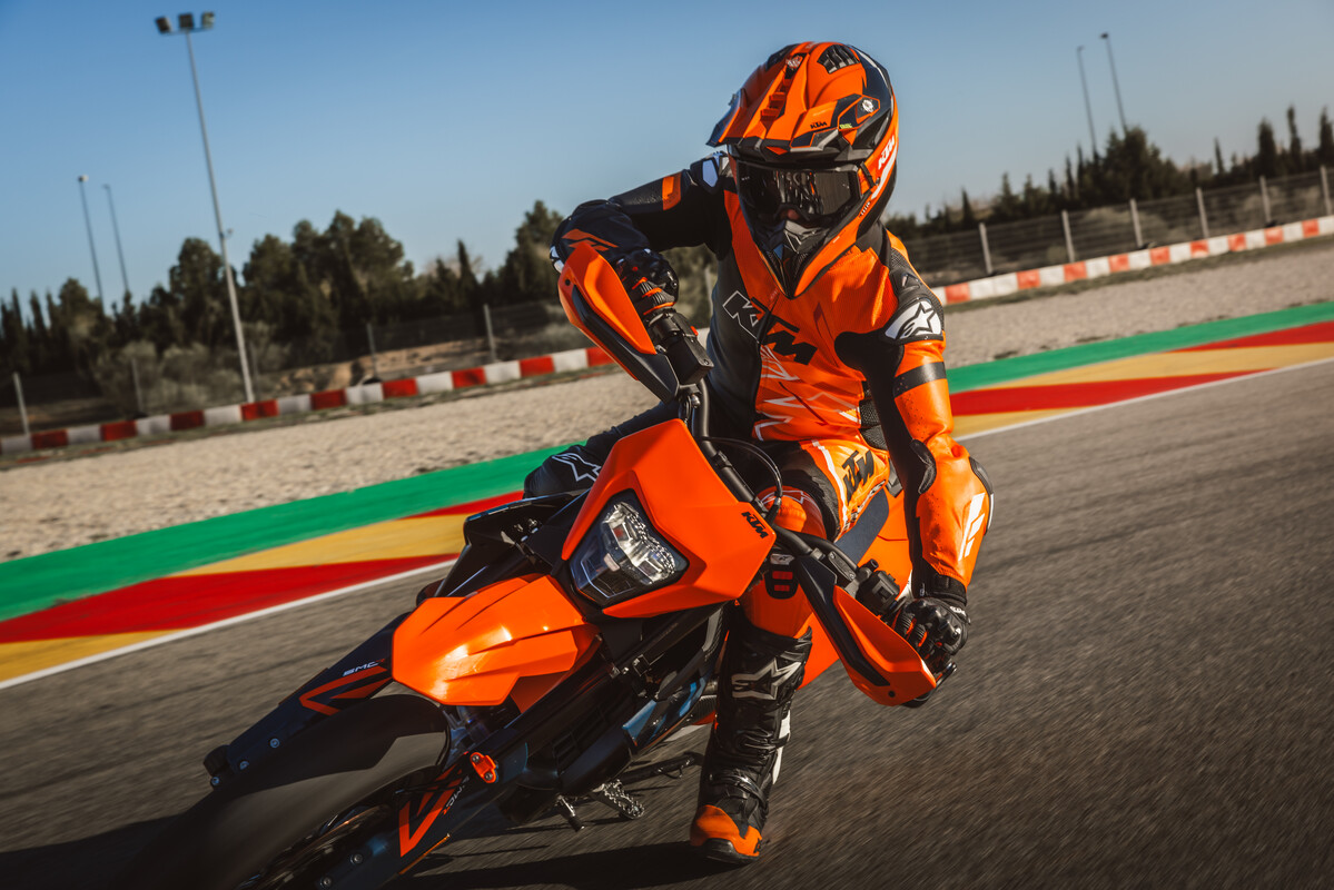 KTM 690 SMC R（アクセサリー装着車）