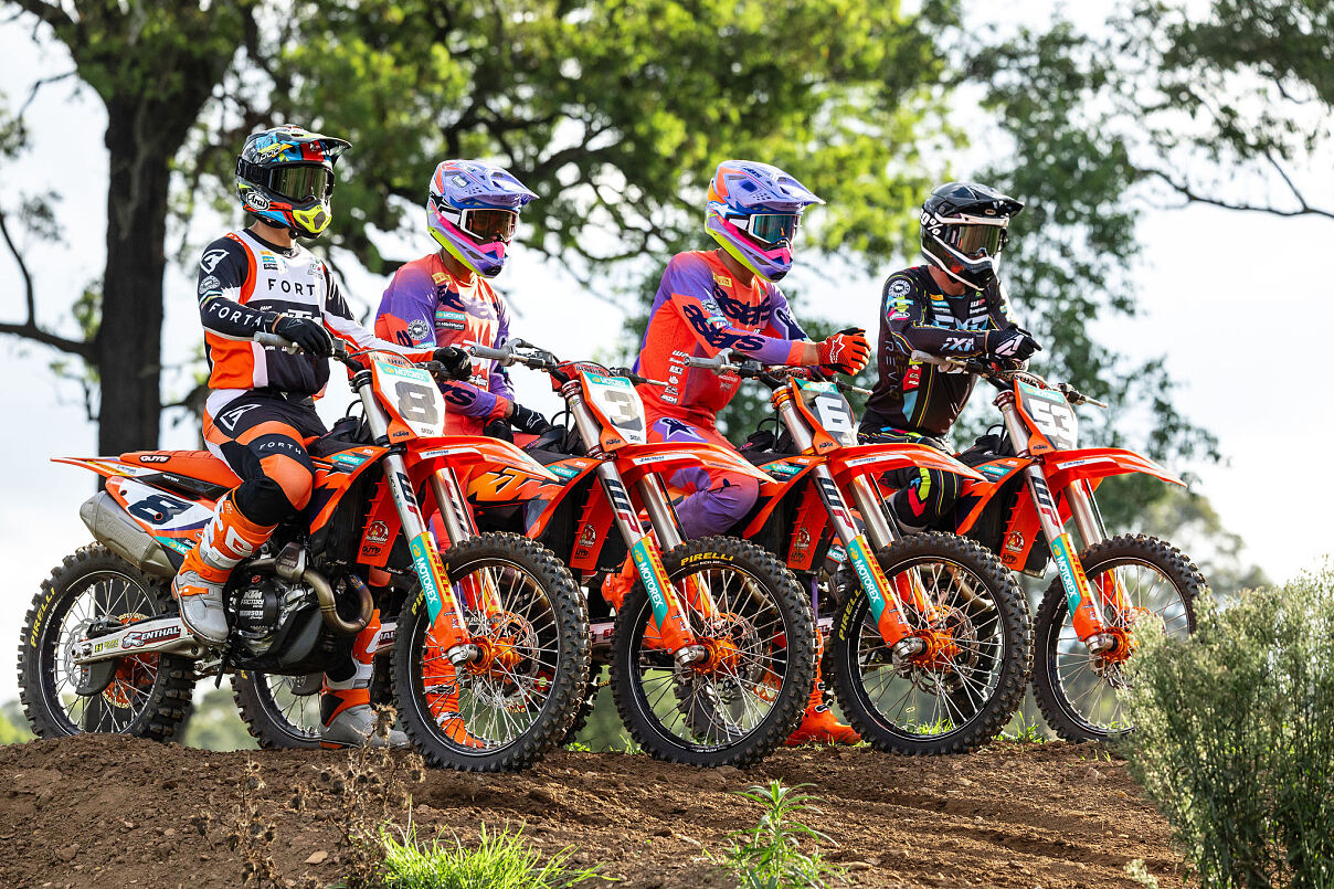 TEAM 02 - KTM RACING TEAM