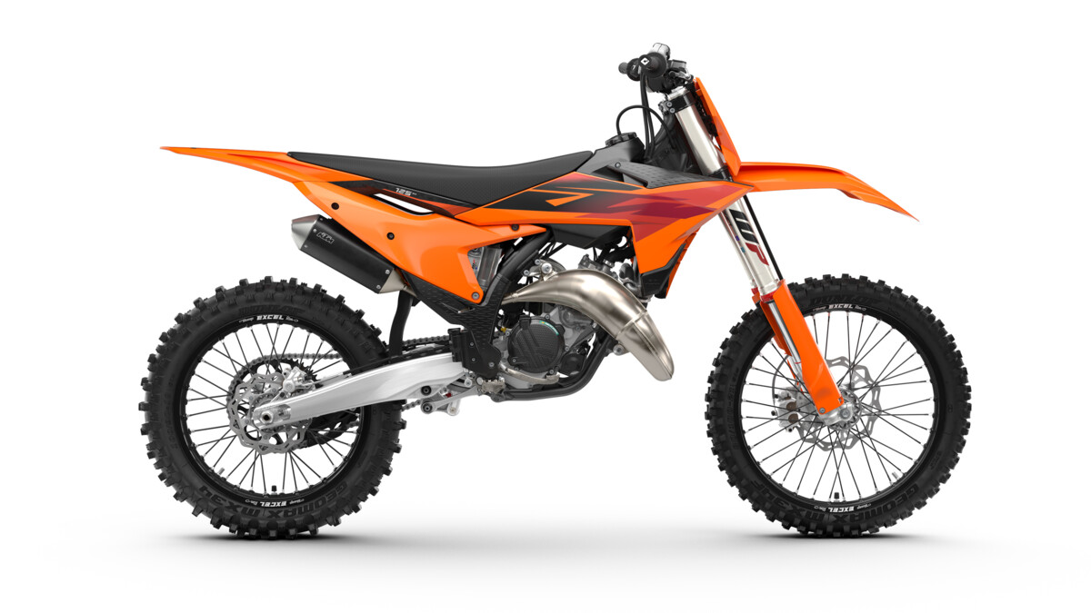 737609_MY27 KTM 125 SX-right-side-view_Studio_STUDIO