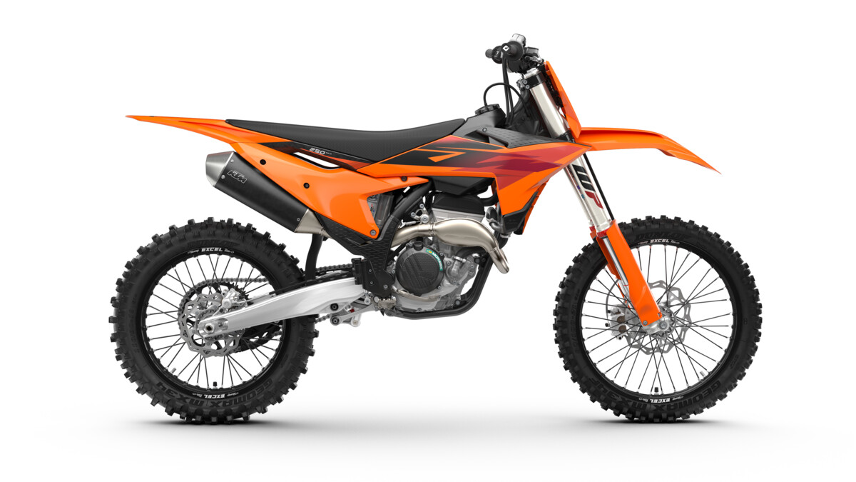 737603_MY27 KTM 250 SX-F-right-side-view_Studio_STUDIO
