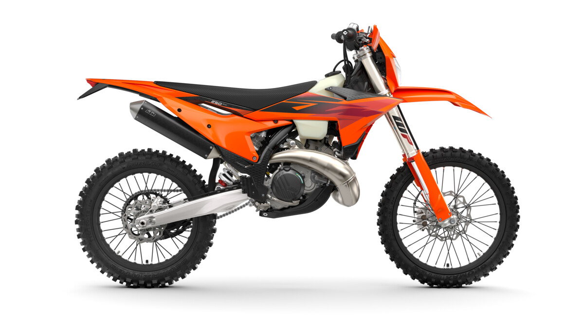 753211_MY27-KTM--250-XC-W-US-right-side-view_XC-W