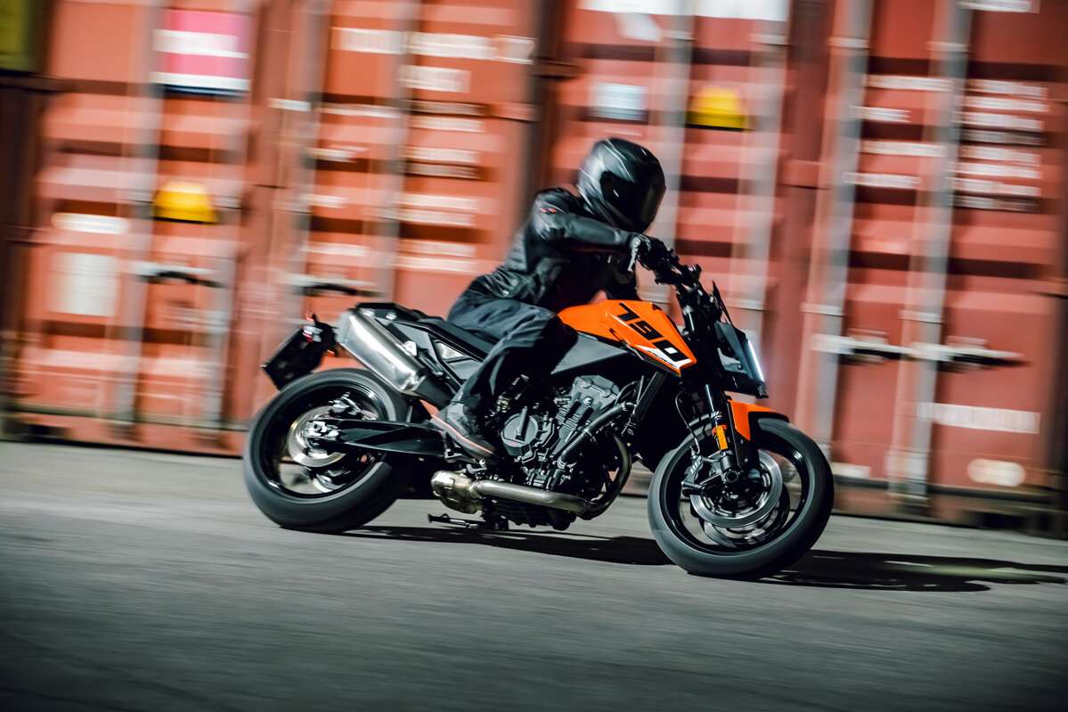 MY27 KTM 790 DUKE