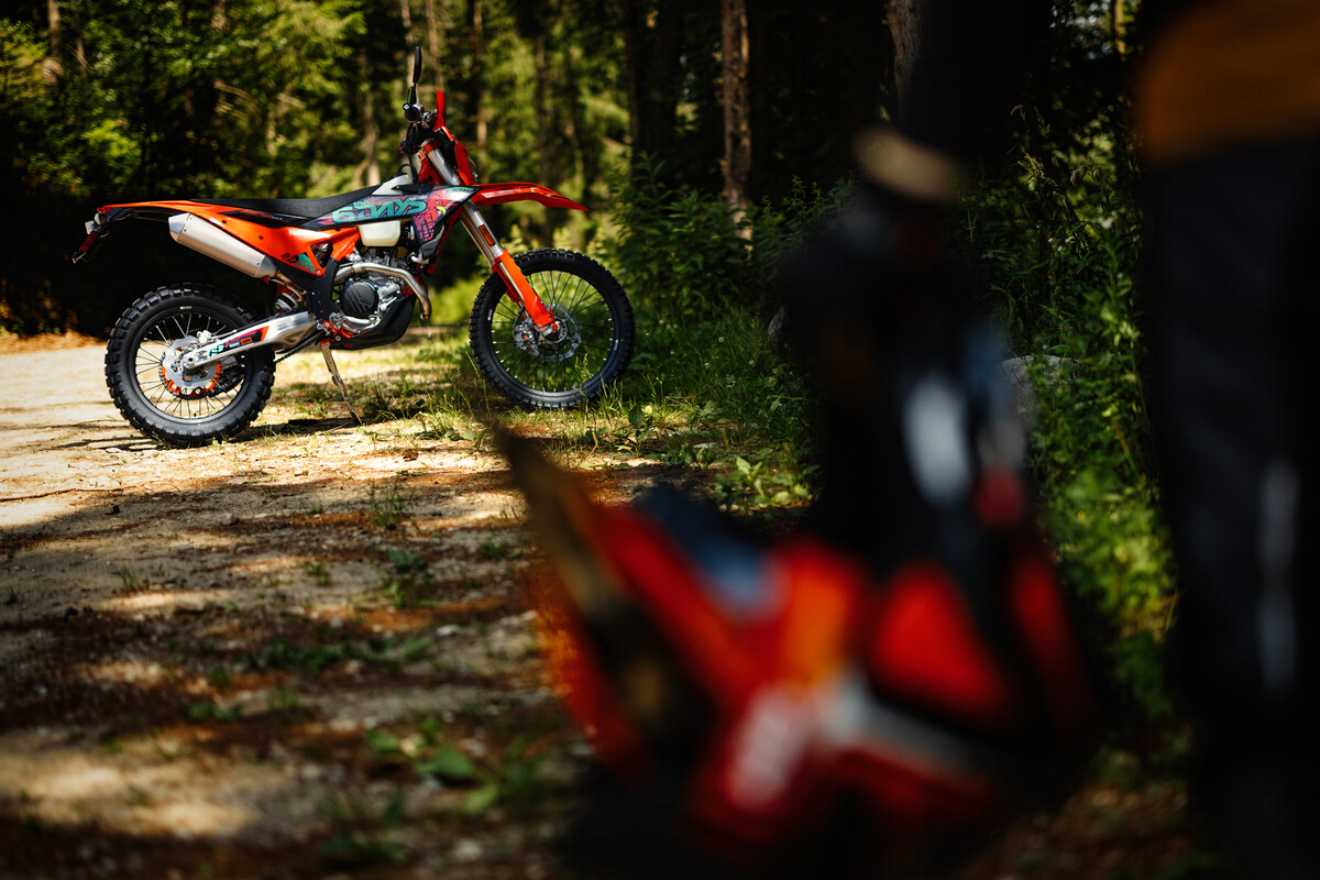 759293_2027 KTM 500 EXC-F 6DAYS_US_Static_EXC 6DAYS Range