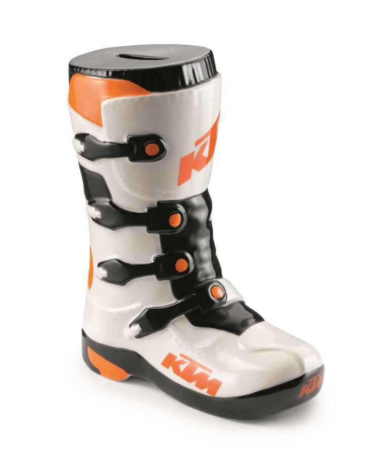 127028_3PW1674700_CASH BOOT_low
