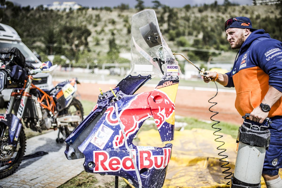 Mechanic Matthias Walkner KTM 450 RALLY Bivouac Dakar 2017