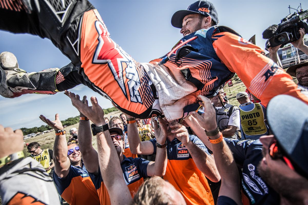 Sam Sunderland & Staff Dakar 2017