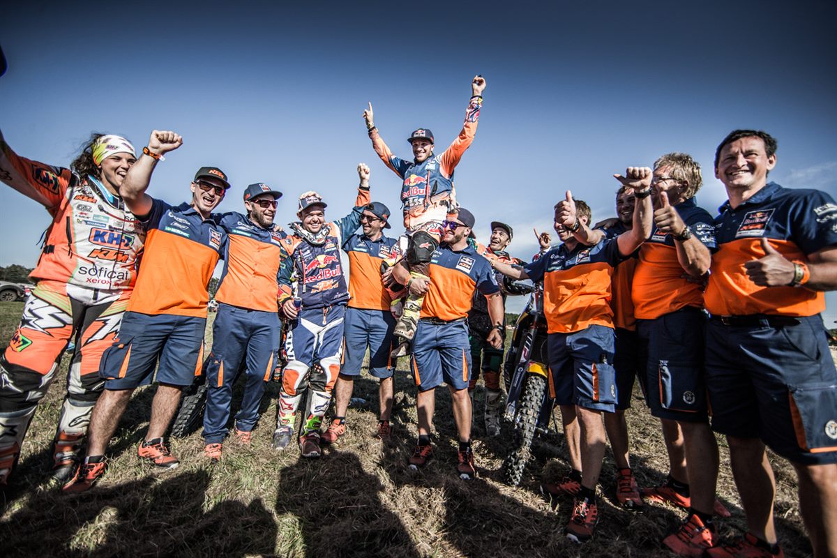 Laia, Sanz, Matthias Walkner, Sam Sunderland & Staff Dakar 2017