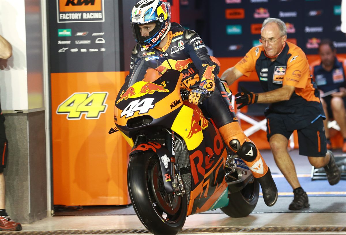 Pol Espargaro & Mechanic KTM RC16 Box Losail 2017