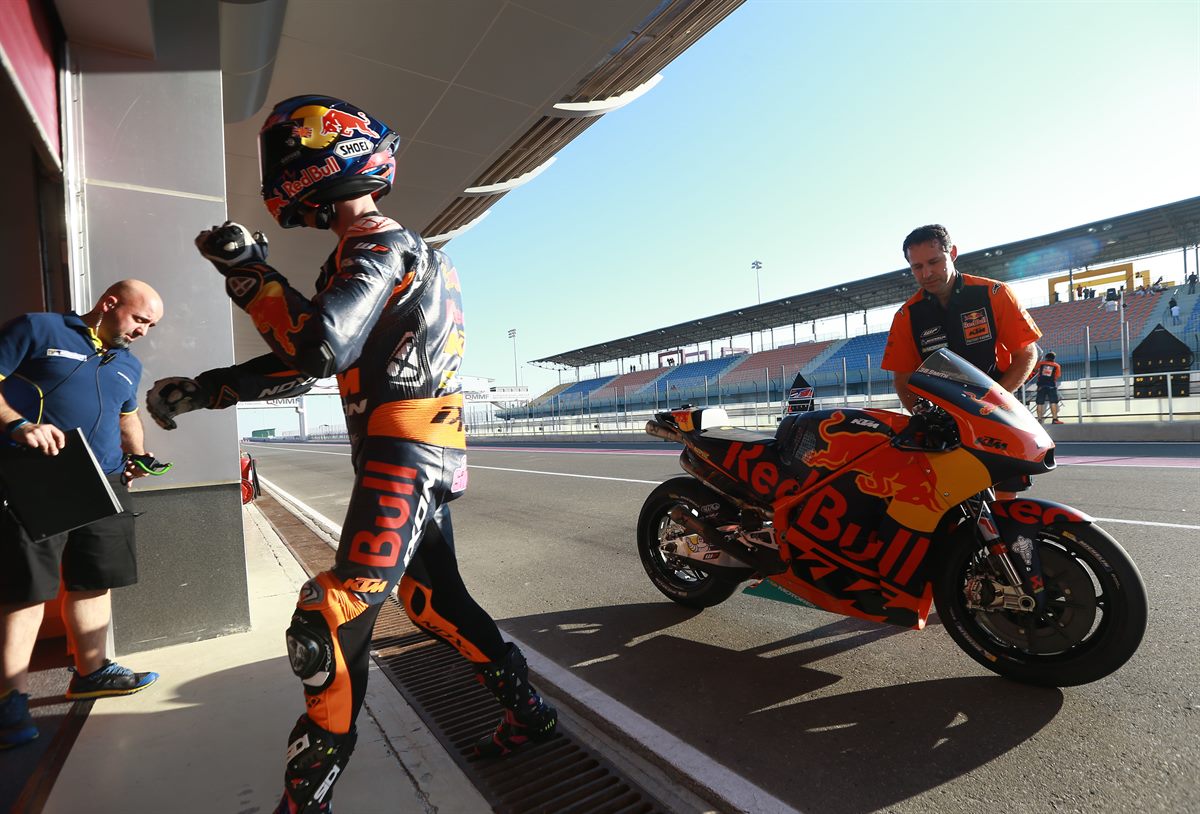 Bradley Smith & Mechanic KTM RC16 Pit Lane Losail 2017