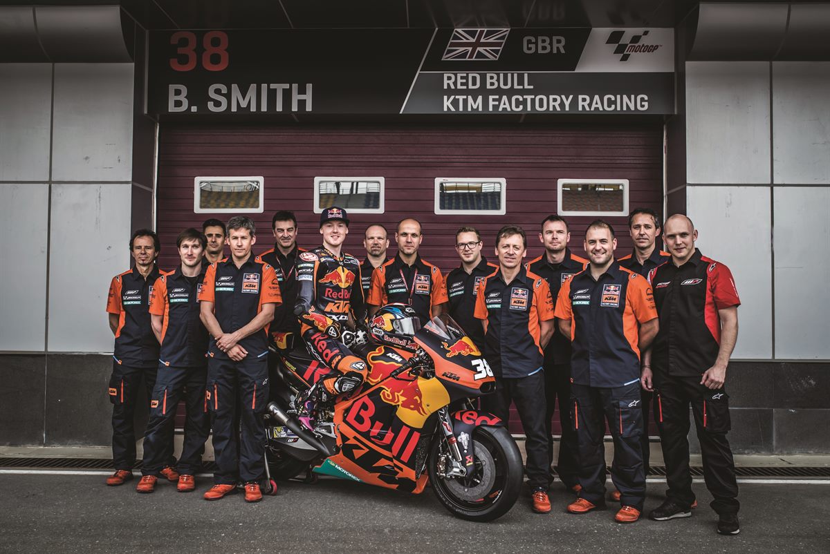 Bradley Smith & Team KTM RC16 Pit Lane Losail 2017