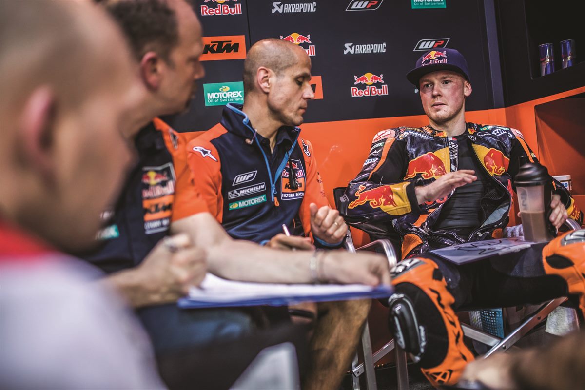 Bradley Smith & Staff Box Losail 2017