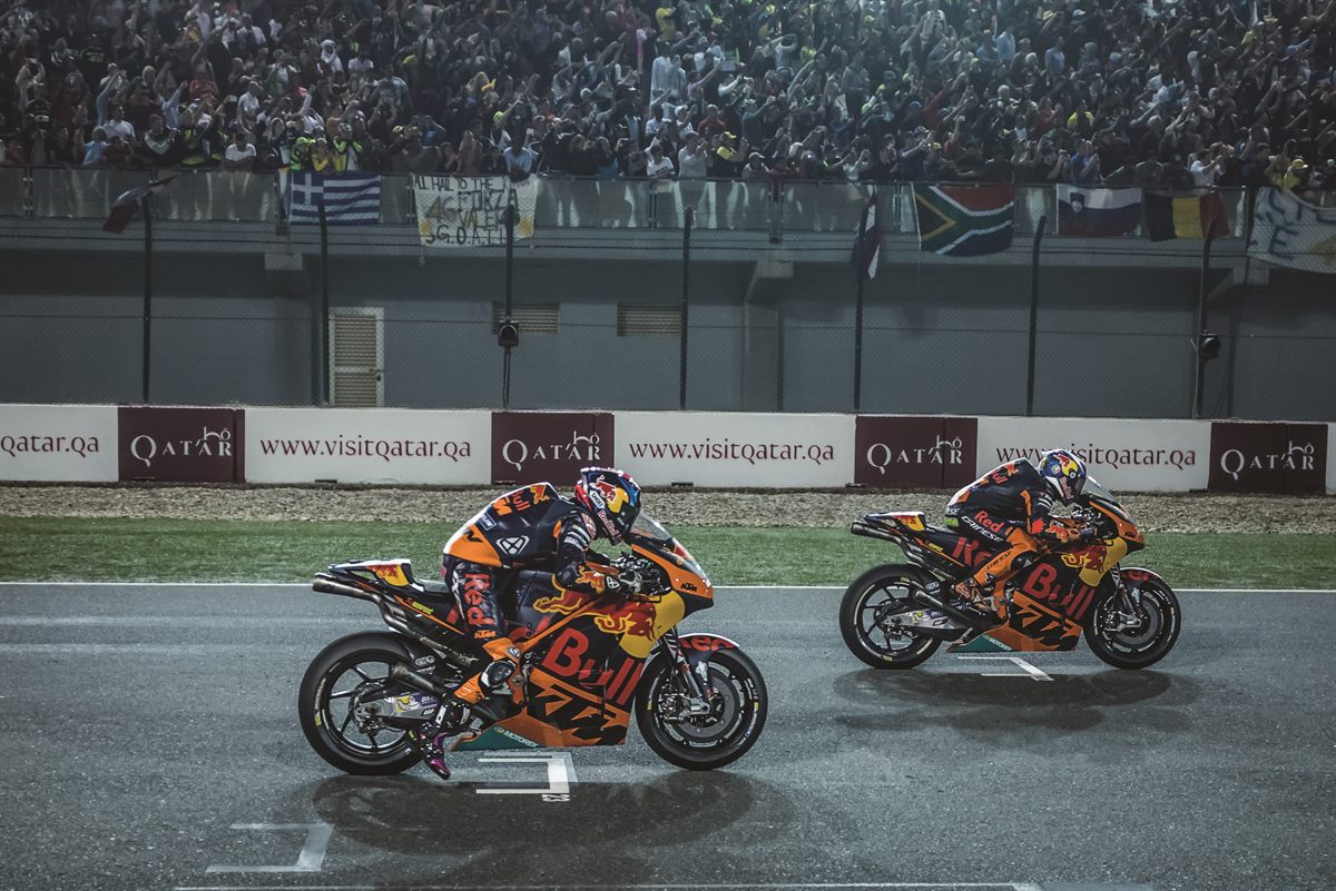 Bradley Smith & Pol Espargaro KTM RC16 Start Losail 2017