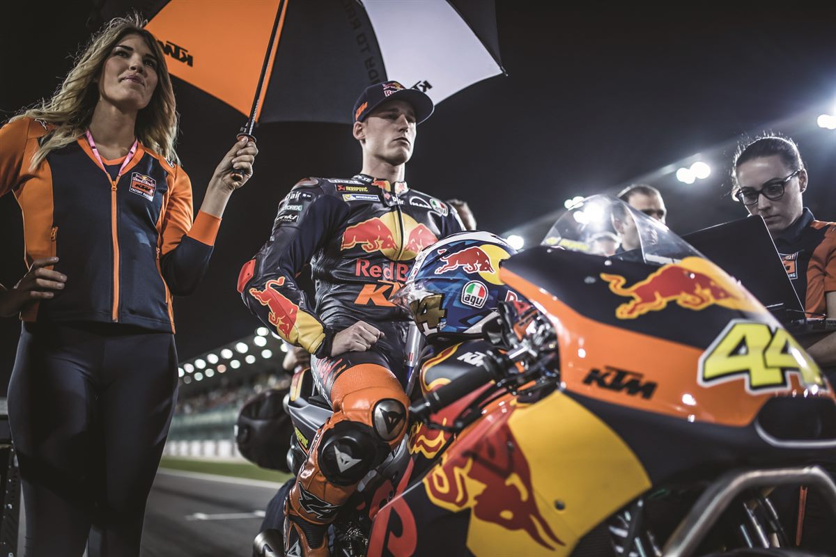 Pol Espargaro & Mechanics KTM RC16 Grid Losail 2017