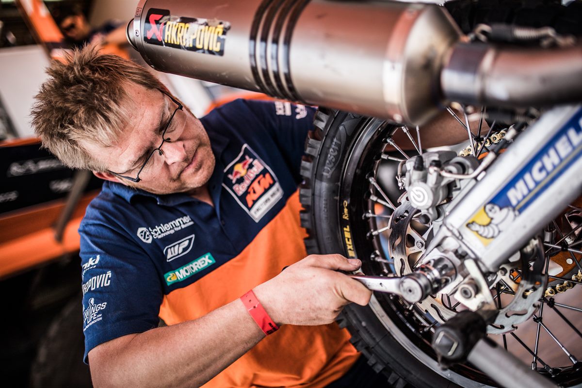 Mechanic Antoine Meo KTM 450 RALLY Paddock Abu Dhabi 2017