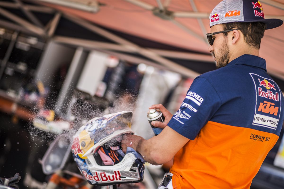 Sam Sunderland Paddock Abu Dhabi 2017