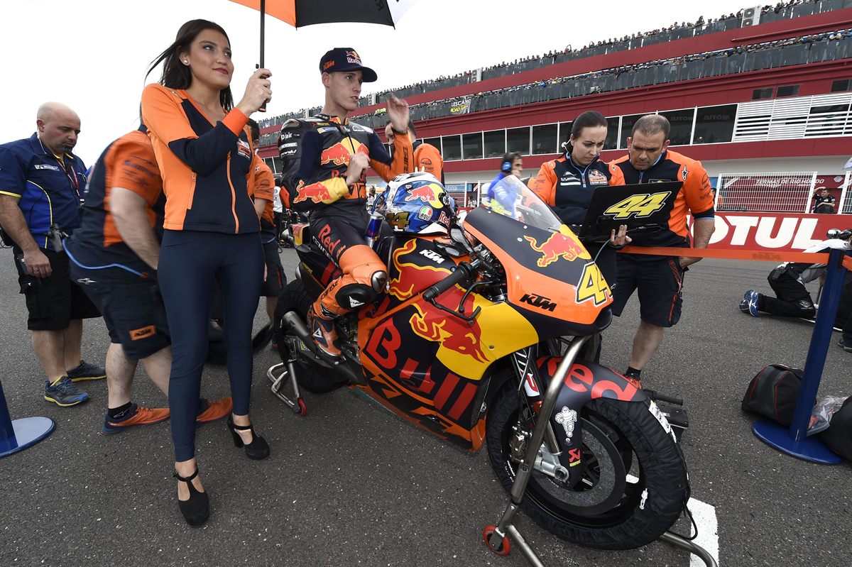 Pol Espargaro & Staff KTM RC16 Start Termas de Rio Hondo 2017