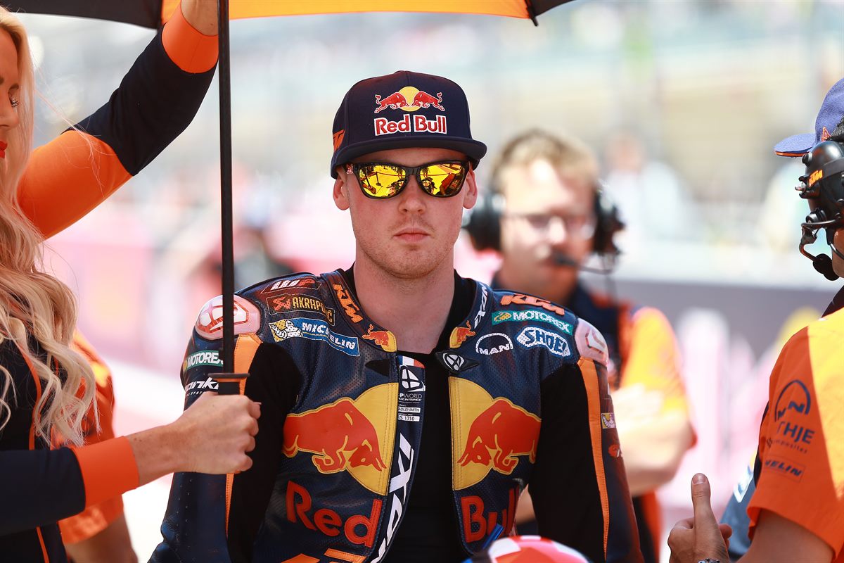Bradley Smith & Staff KTM RC16 Start Austin 2017