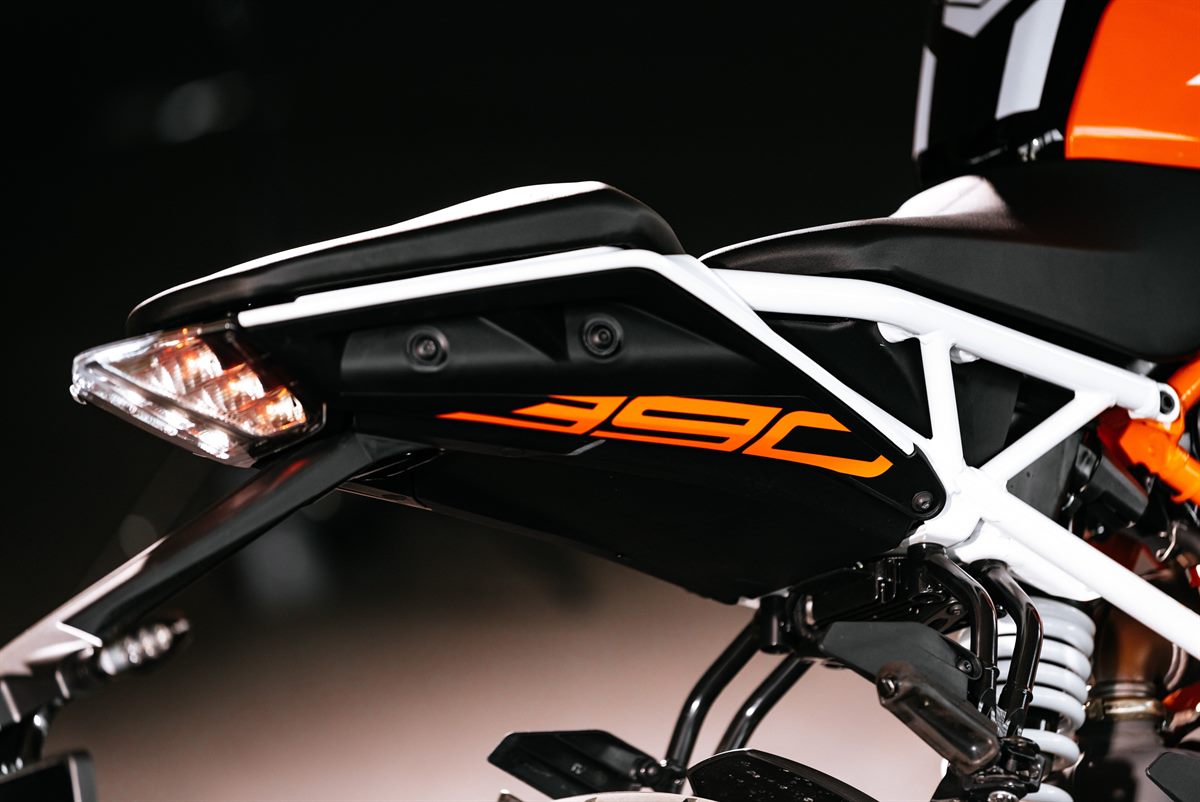 KTM 390 DUKE DETAIL TAIL