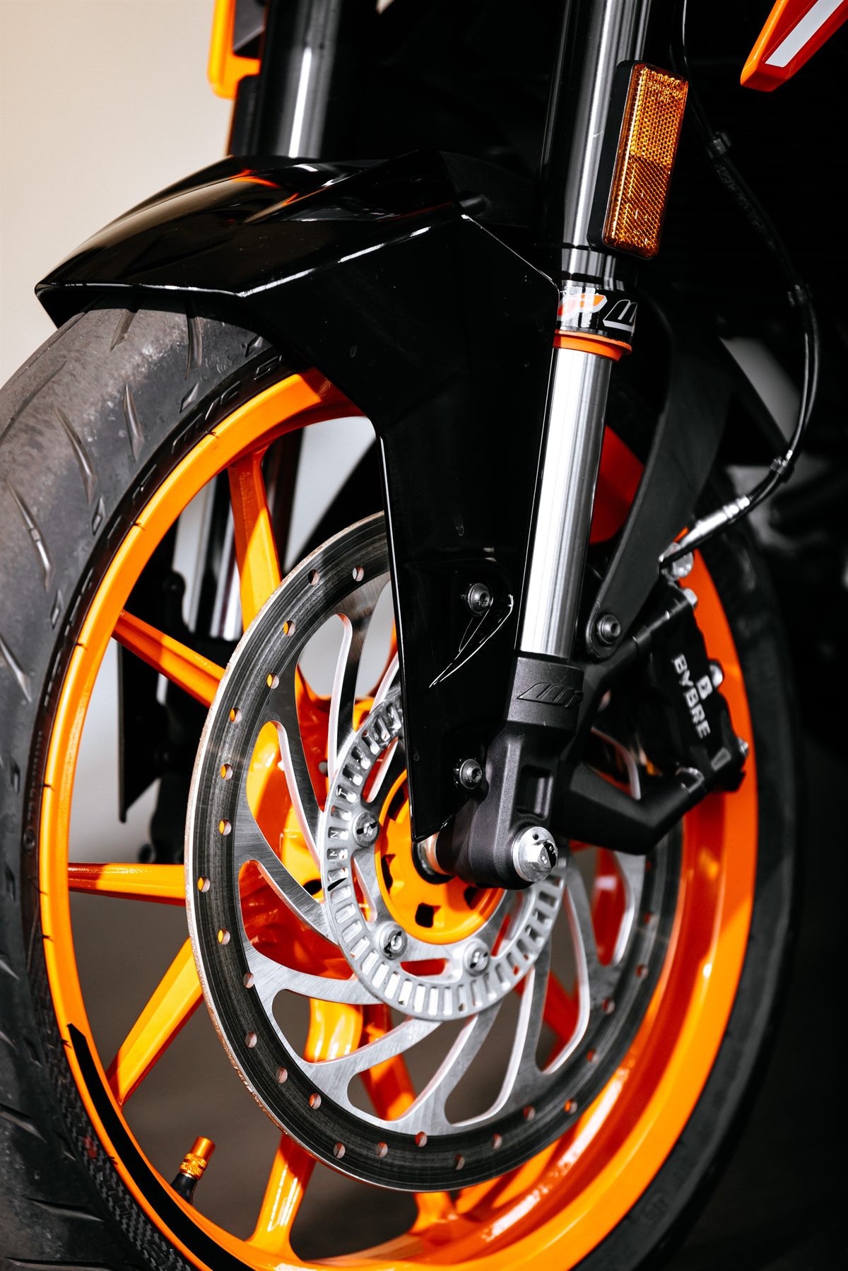 KTM 390 DUKE DETAIL BRAKE SUSPENSION