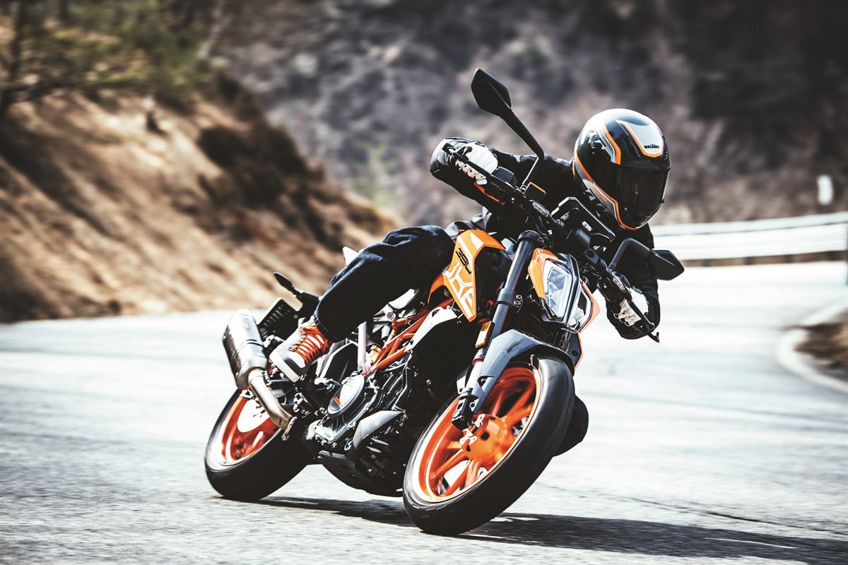 KTM 390 DUKE ACTION 2