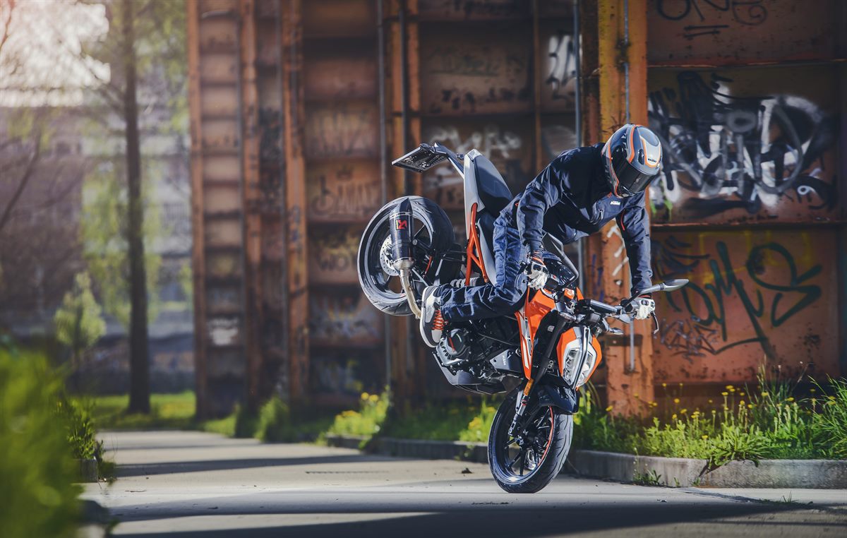KTM 125 DUKE ACTION 3