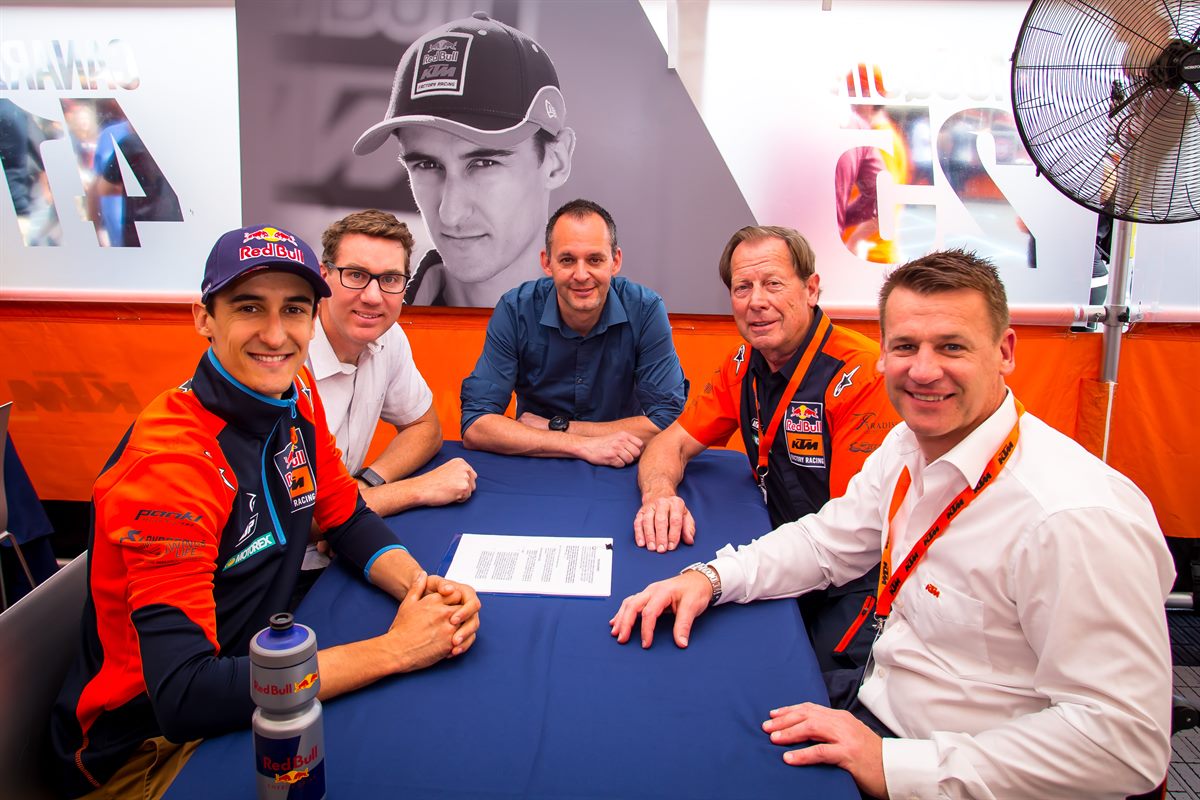 Marvin Musquin, John Hinz, Robert Jonas, Roger De Coster & Pit Beirer Paddock East Rutherford 2017
