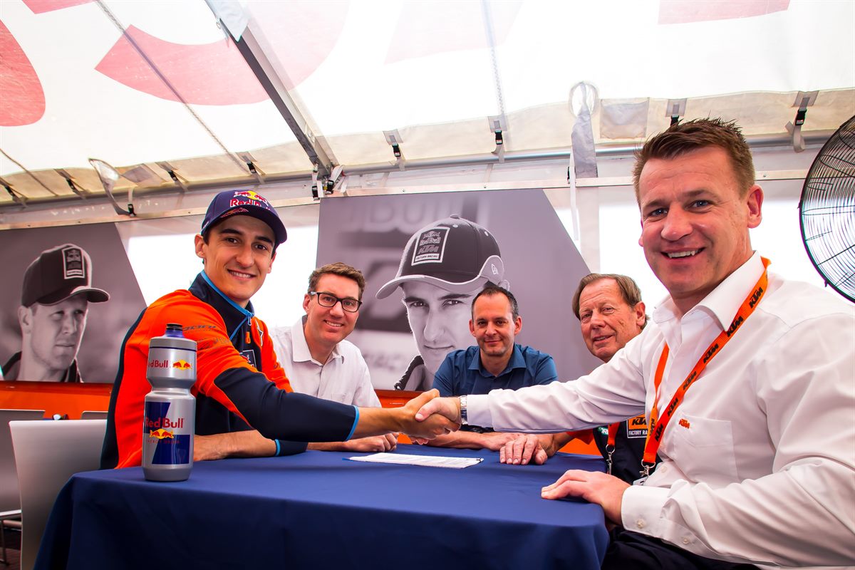 Marvin Musquin, John Hinz, Robert Jonas, Roger De Coster & Pit Beirer Paddock East Rutherford 2017