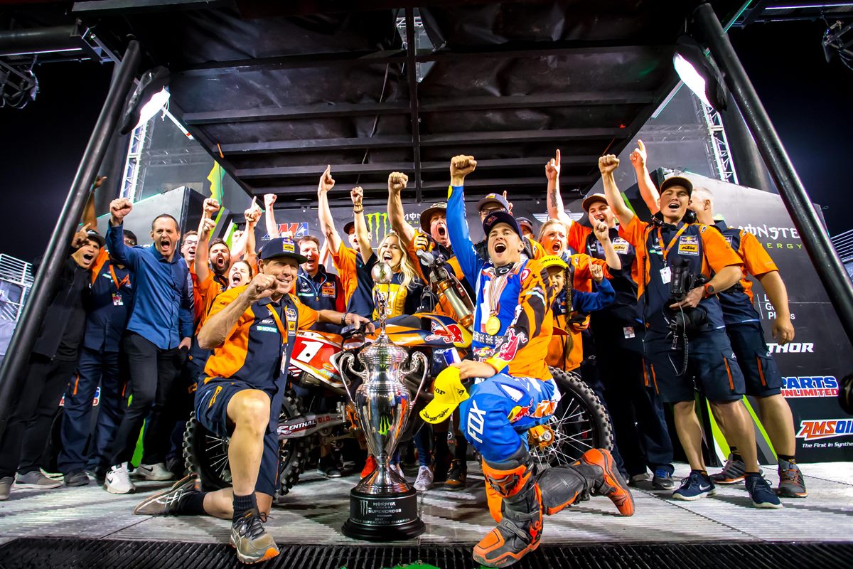 Ryan Dungey, Roger de Coster & Team KTM 450 SX-F Podium Las Vegas 2017