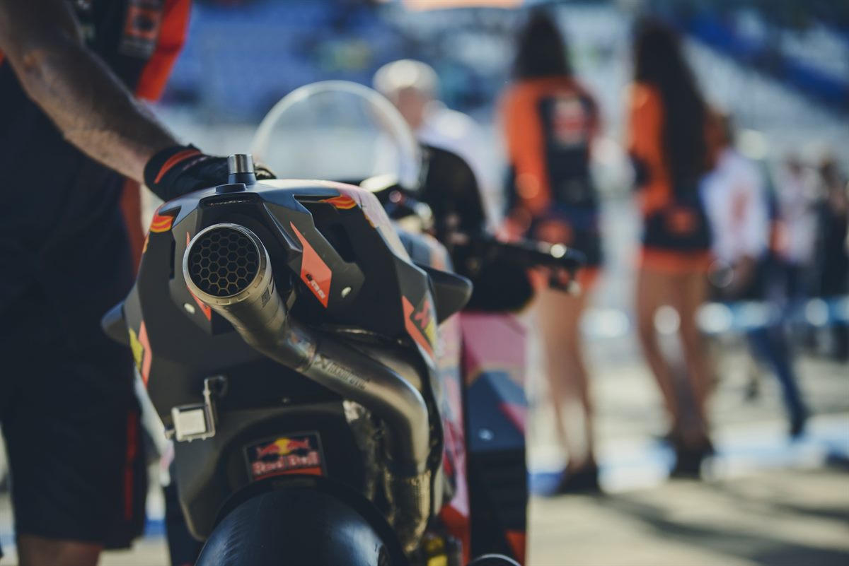 Mechanic Bradley Smith KTM RC16 Box Jerez 2017
