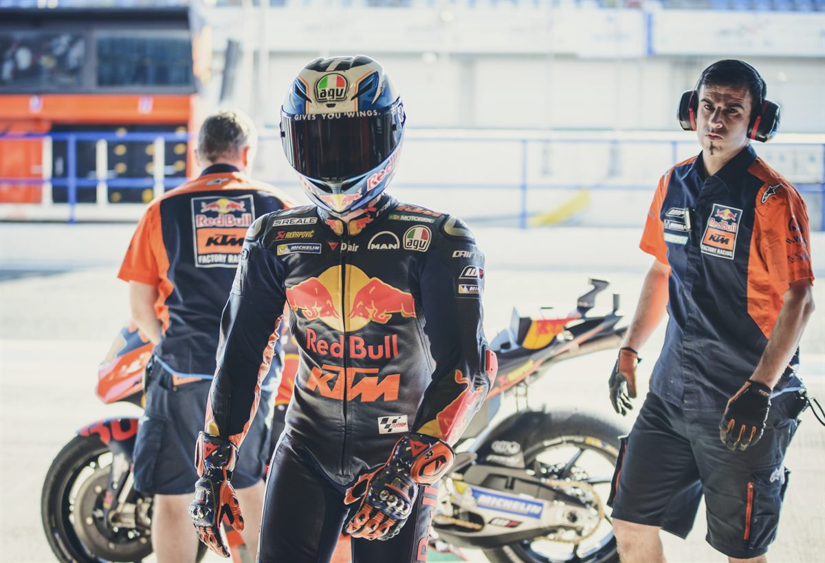 Pol Espargaro & Mechanics KTM RC16 Box Jerez 2017