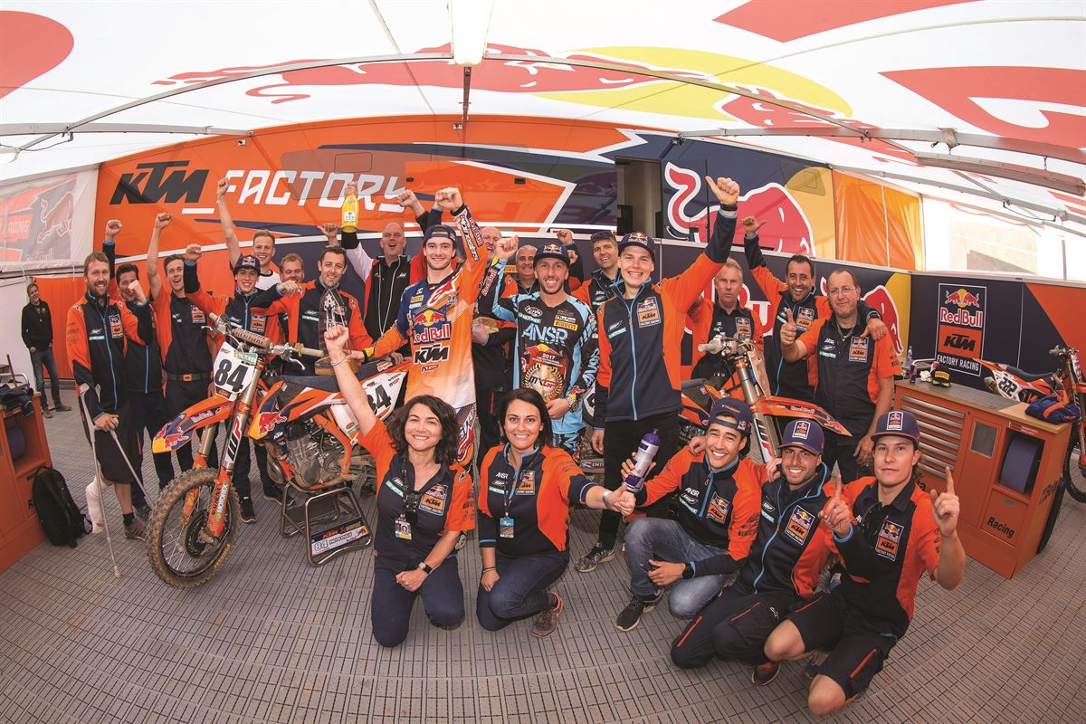 Jeffrey Herlings, Tony Cairoli & Team KTM 450 SX-F Paddock Kegums 2017
