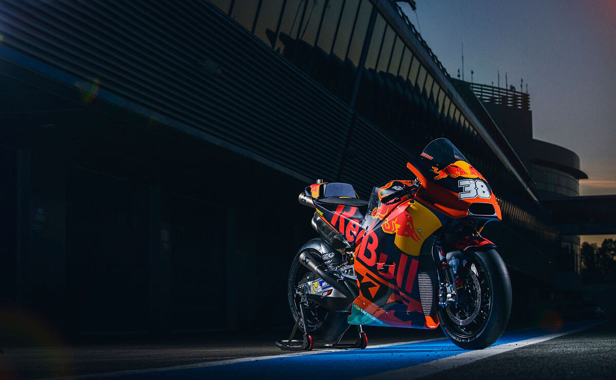 Bradley Smiths KTM RC16 Pit Lane Jerez 2017 