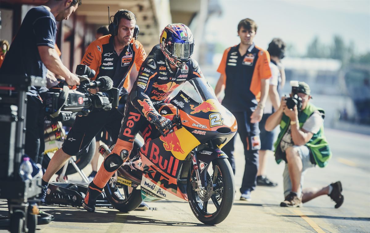 Niccolo Antonelli & Mechanic KTM RC250 GP Pit Lane Circuit de Barcelona-Catalunya 2017