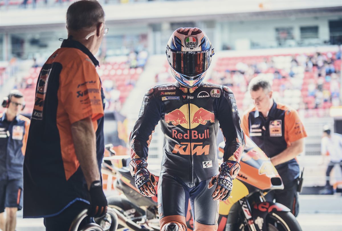Pol Espargaro & Mechanics KTM RC16 Circuit de Barcelona-Catalunya 2017