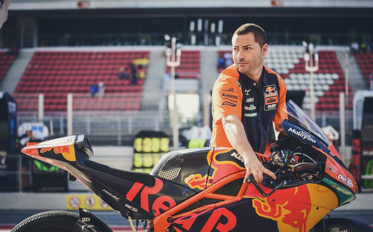 Mechanic KTM Moto2 Pit Lane Circuit de Barcelona-Catalunya 2017