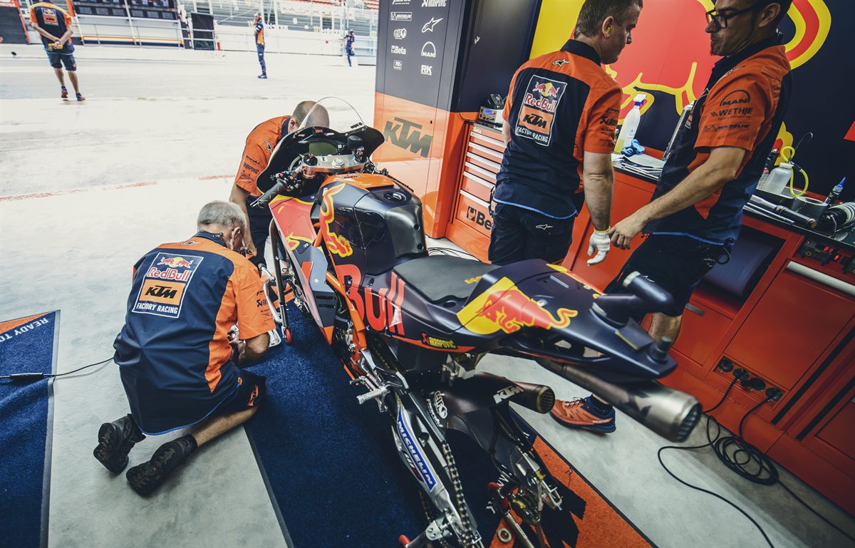 Mechanics Pol Espargaro KTM RC16 Box Circuit de Barcelona-Catalunya 2017