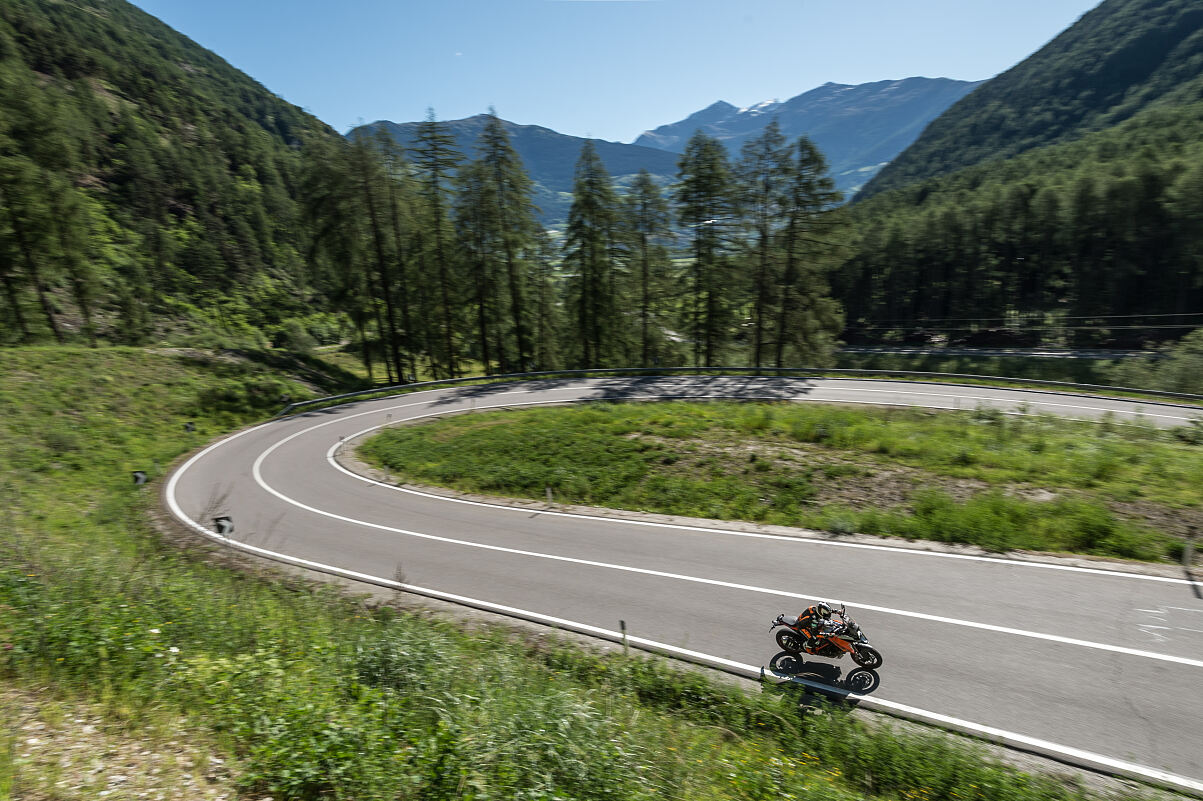 KTM 1290 SUPER DUKE GT action 1