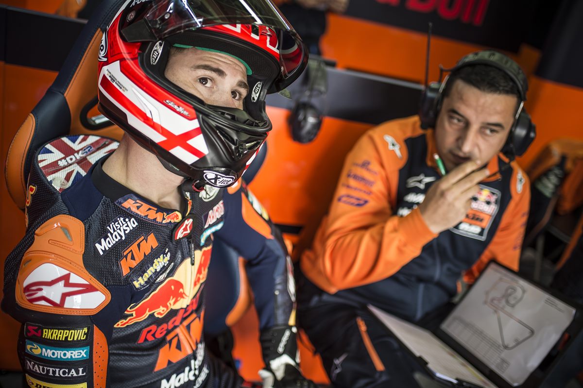 Danny Kent & Staff Box Sachsenring 2017