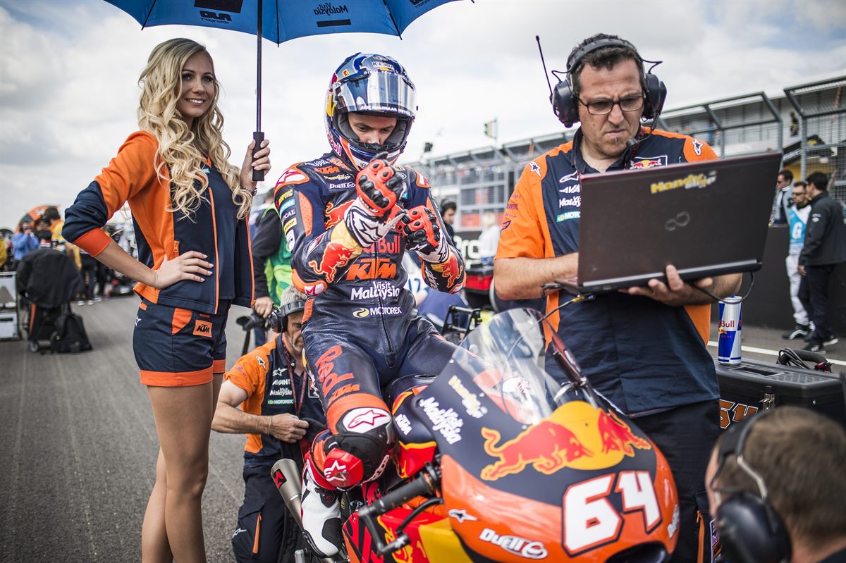 Bo Bendsneyder & Staff KTM RC250 GP Start Sachsenring 2017