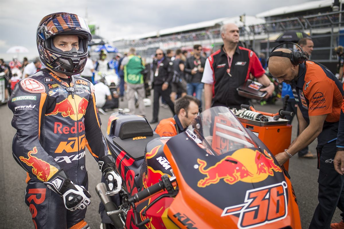 Mika Kallio & Staff KTM RC16 Start Sachsenring 2017