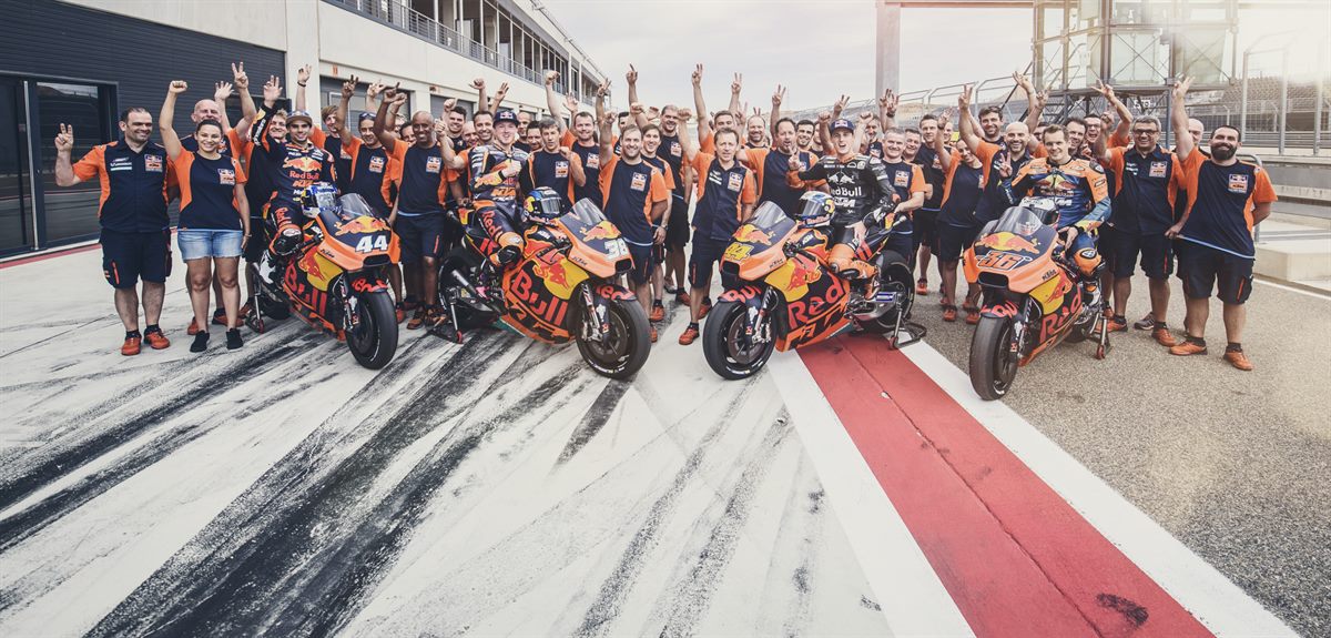 Miguel Oliveira, Bradley Smith, Pol Espargaro, Mika Kallio & Team KTM RC16 Pit Lane MotorLand Aragon 2017