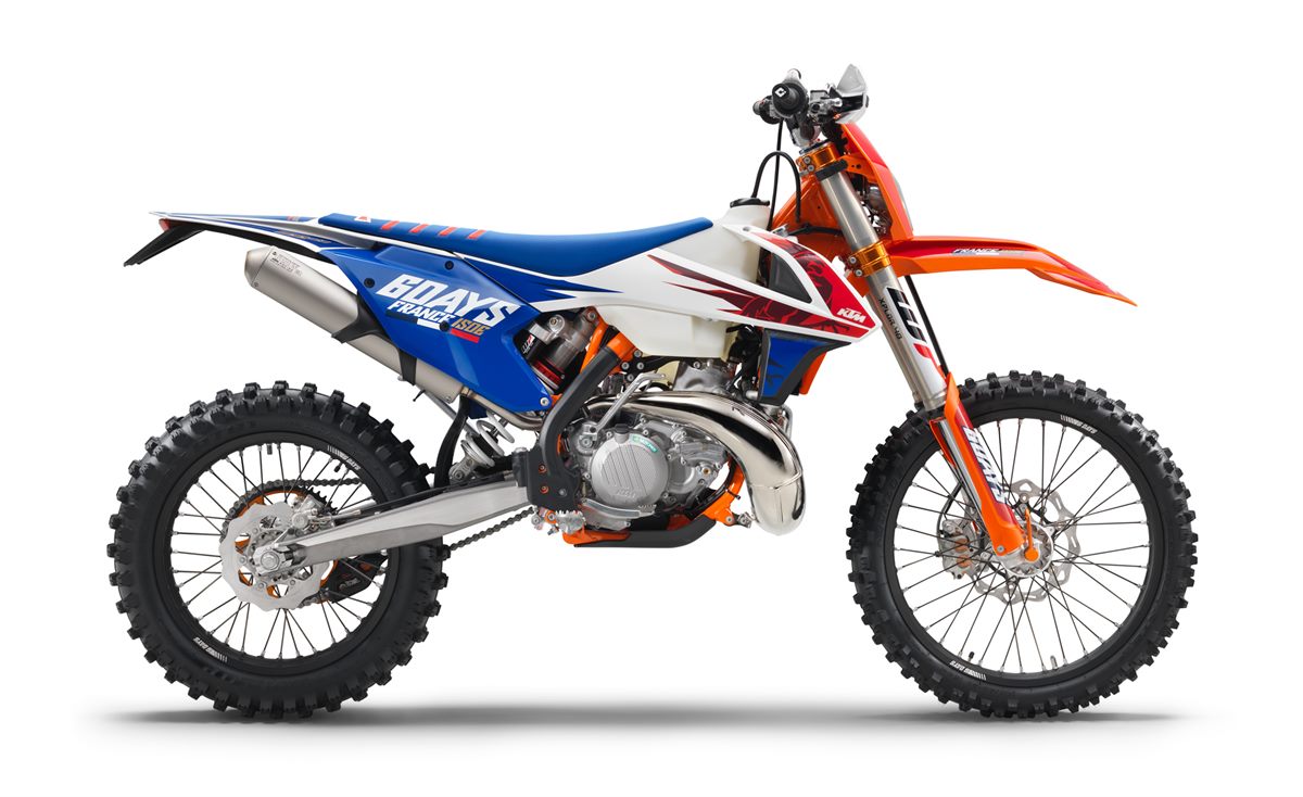 176945_KTM-300-XC-W-USA-Sixdays-90-degree-MY-2018-studio_1800x1101