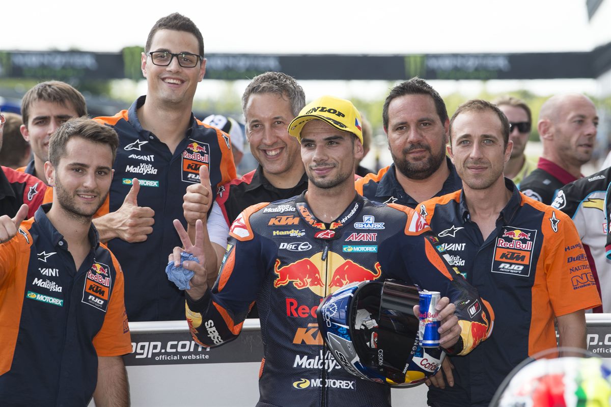 Miguel Oliveira & Staff Parc Ferme Automotodrom Brno 2017
