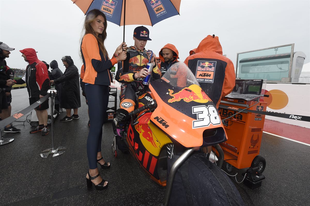 Bradley Smith & Staff KTM RC16 Start Misano World Circuit 2017