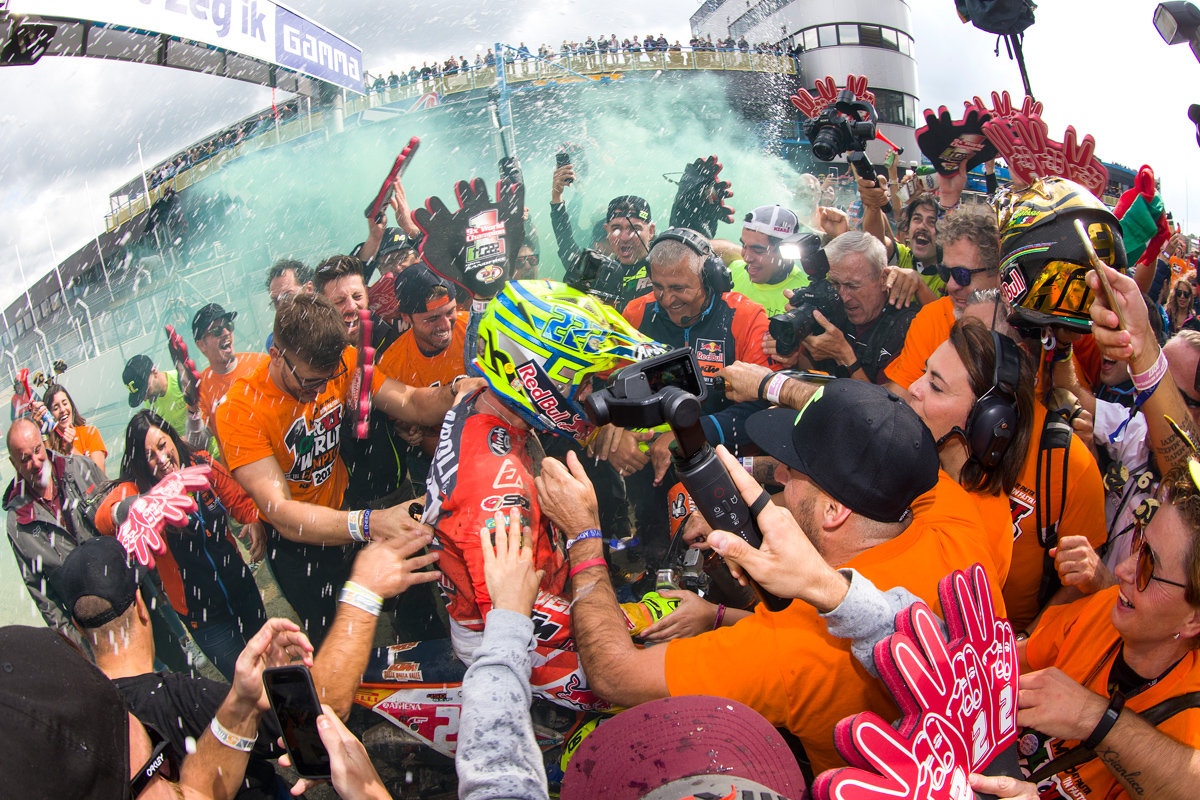 Tony Cairoli 450 SX-F title celebration