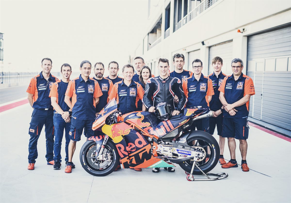 Markus Reiterberger & Staff KTM RC16 Pit Lane MotorLand Aragon 2017